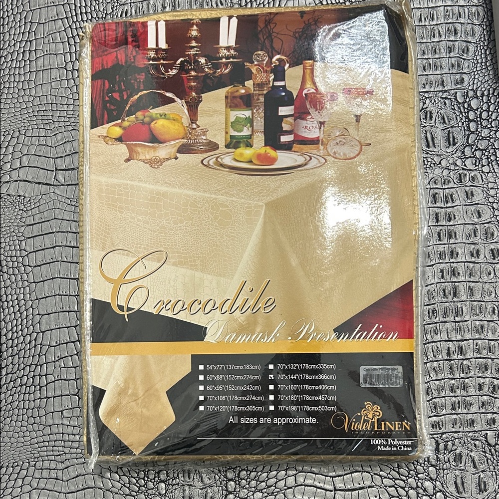 Crocodile Gold Damask Tablecloth BRAND NEW 70x144